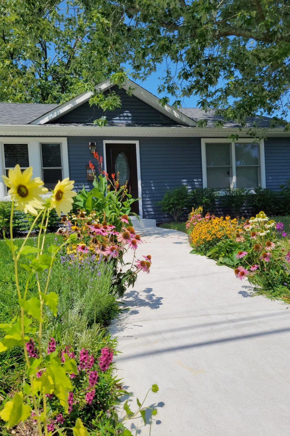 5 - front-yard-garden-landscaping-simple-cottage-style-walkway-garden