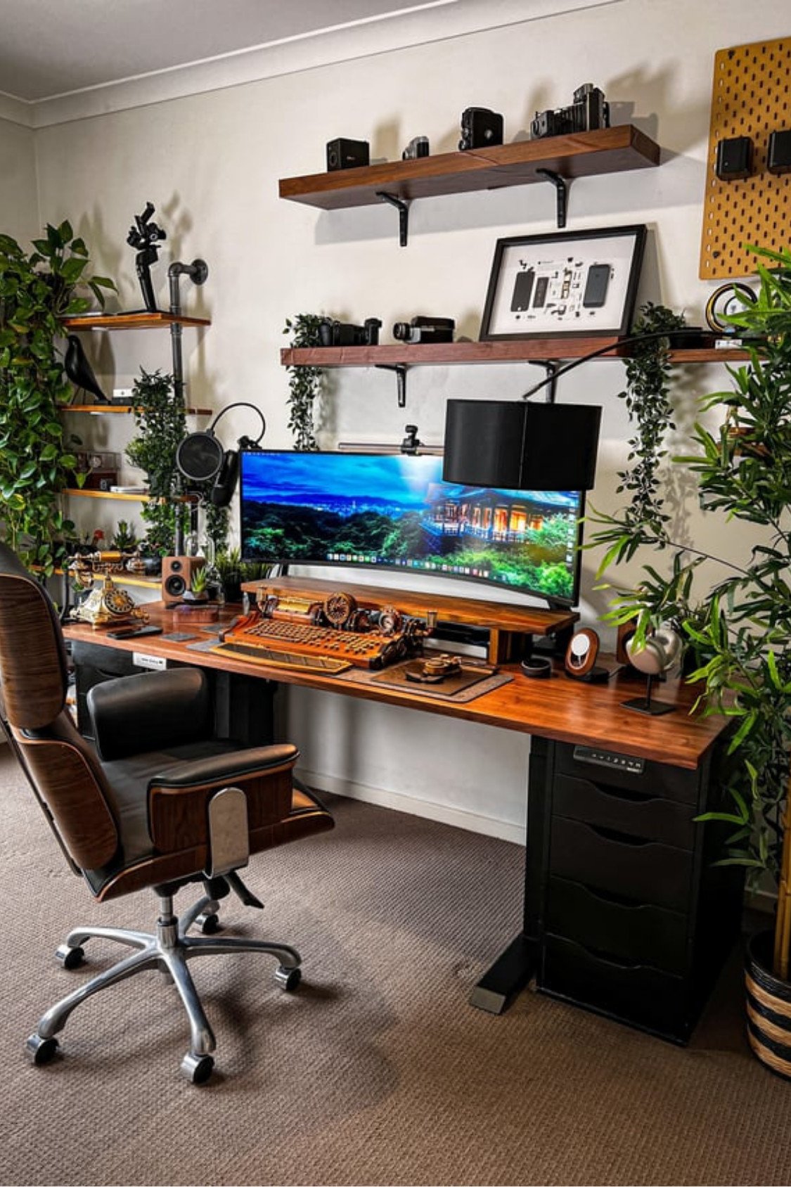 23. Creative Summer Office Desk Decor With Plants And Bold Personal Style b